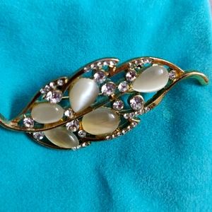 Saree brooch